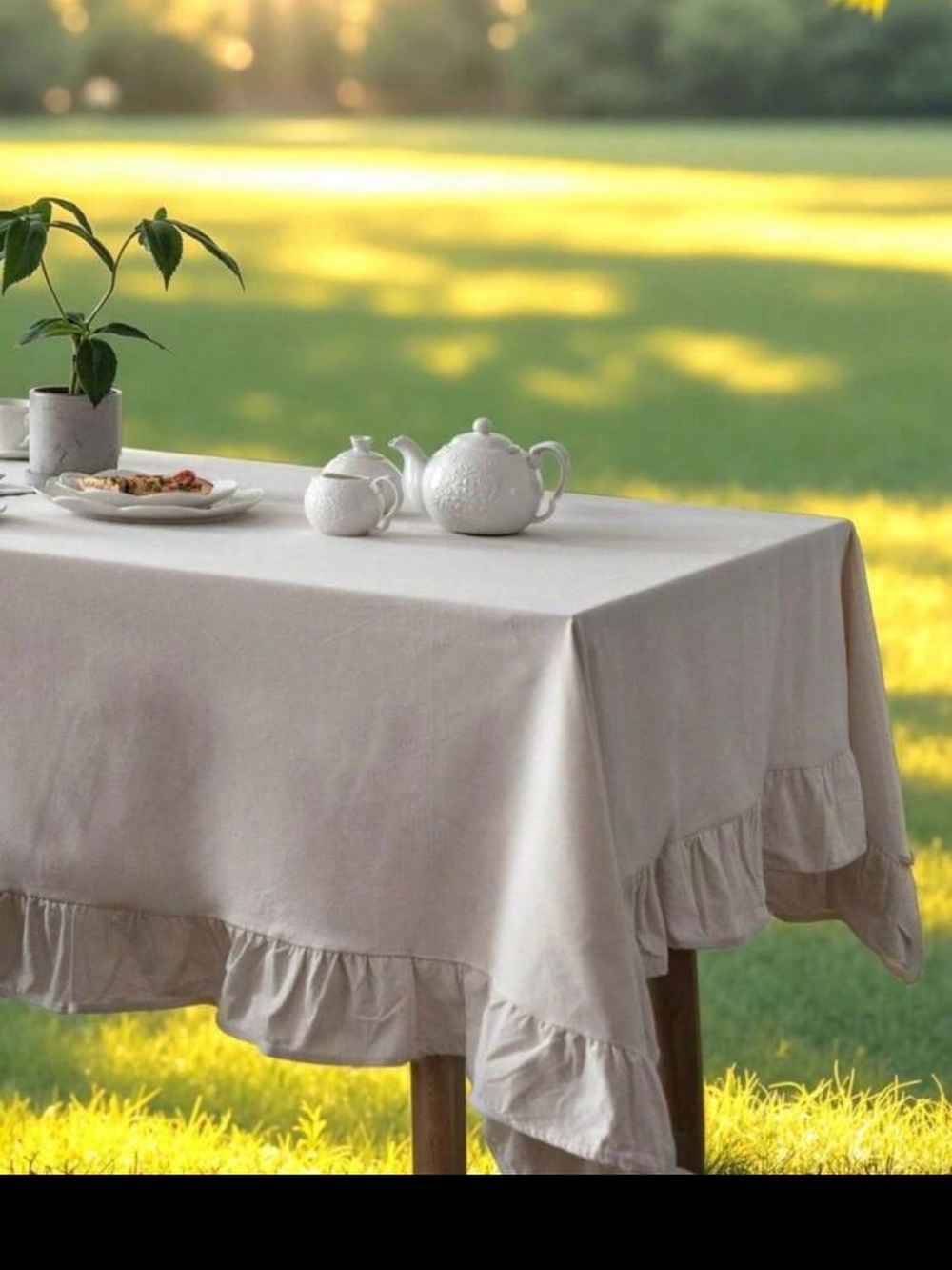 NWT Cream Ruffled Edge Tablecloth